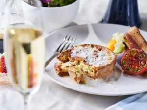 LONGINGHOUSE - Old Karuizawa, Suwanomori - Hotel Overview and Location