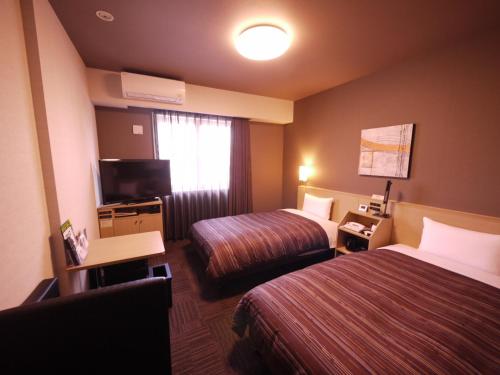 Route Inn Grantia Komatsu Airport - Hotel Location and Proximity