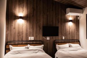 Routelton West Island - Accommodation Options