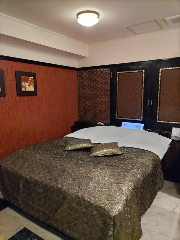 Kurihashi’s Finest: 2 Hotels
