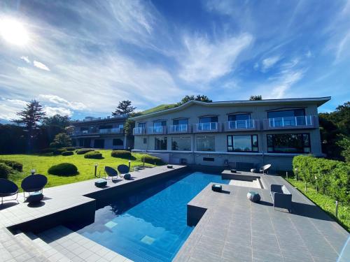 The Salon 伊豆高原 Hotels & Resort - Location and Accessibility