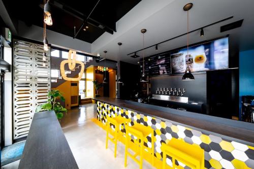 The Villa & Barrel Lounge - Unparalleled Accommodations