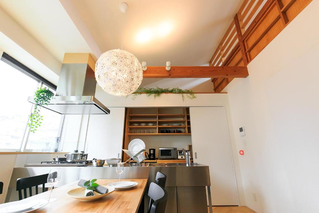 Trive Osu West, Accommodation for up to 12 Guests, Conveniently Located Near the Station, With One Free Parking Space Available Review