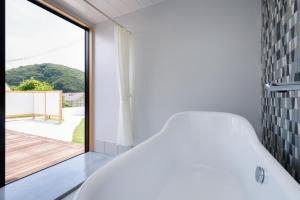 VILLA SOUTH COAST SHIMA - Location and Surroundings