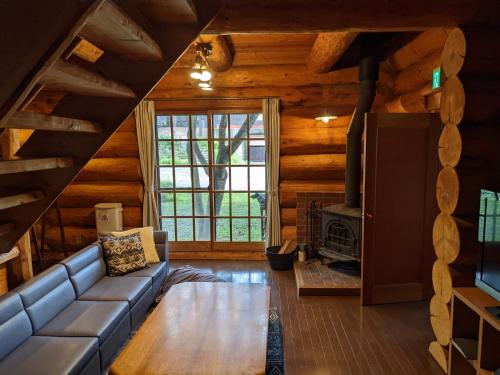 White Tree Log House Madarao Tangram - Property Overview