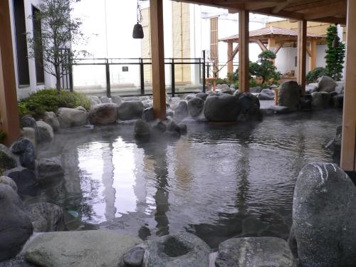 Yokohama Minatomirai Manyo Club - Location and Accessibility