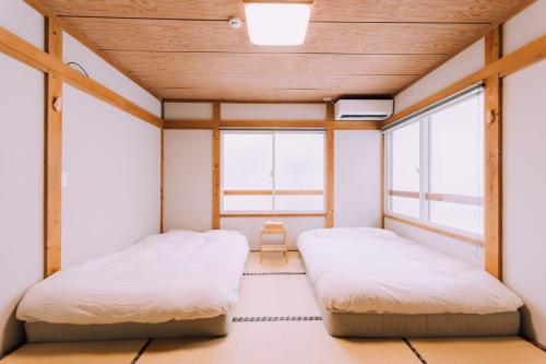 Yuzawa Onsen Lodge 1min to LIFT House - Location and Accessibility
