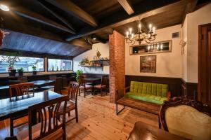 Auberge Licht - Good To Know