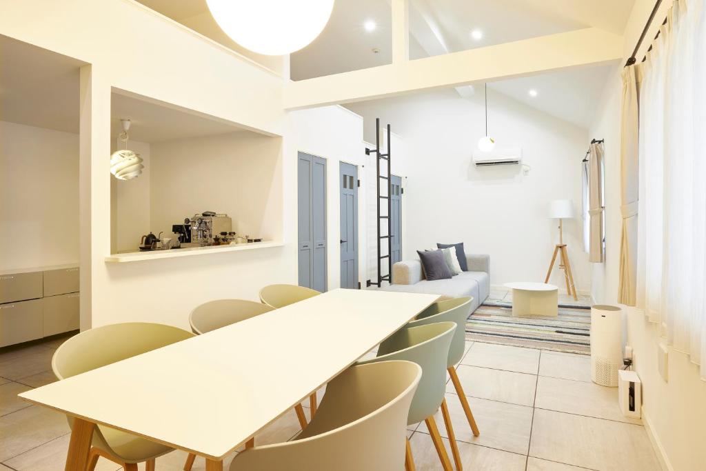 COFFEE HOTEL Soundwave Review