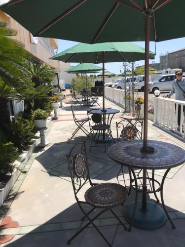 Golden Beach Hotel - Location and Proximity