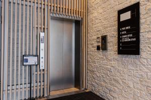 H HOTEL - Amenities and Services