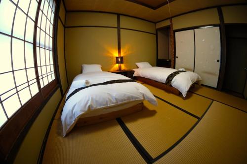 HA-MON Slope Side Hotel and Private Chalet - Location and Accessibility