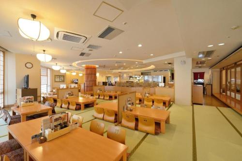 Hadano Yugawara Onsen Manyo No Yu - Accessibility and Services