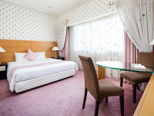 Hotel Francs - Room Types and Amenities
