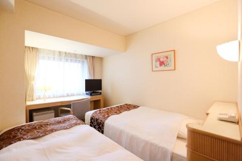 Hotel Hiroshima Garden Palace - Location and Accessibility