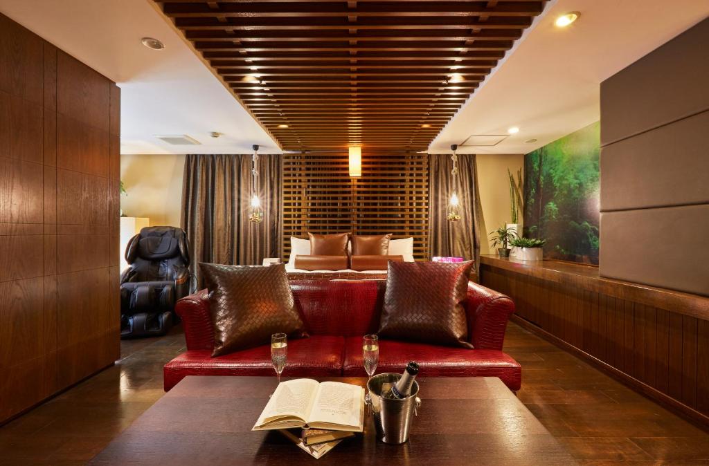 HOTEL LOVE - Room Types and Features