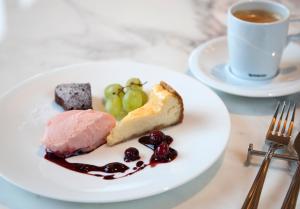Hotel New Port Yokosuka - Accommodation and Ratings