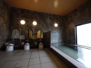 Hotel Route-Inn Toyotajinnaka - Location and Accessibility