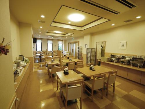 Hotel Route-Inn Tsubamesanjo Ekimae - Room Types and Amenities