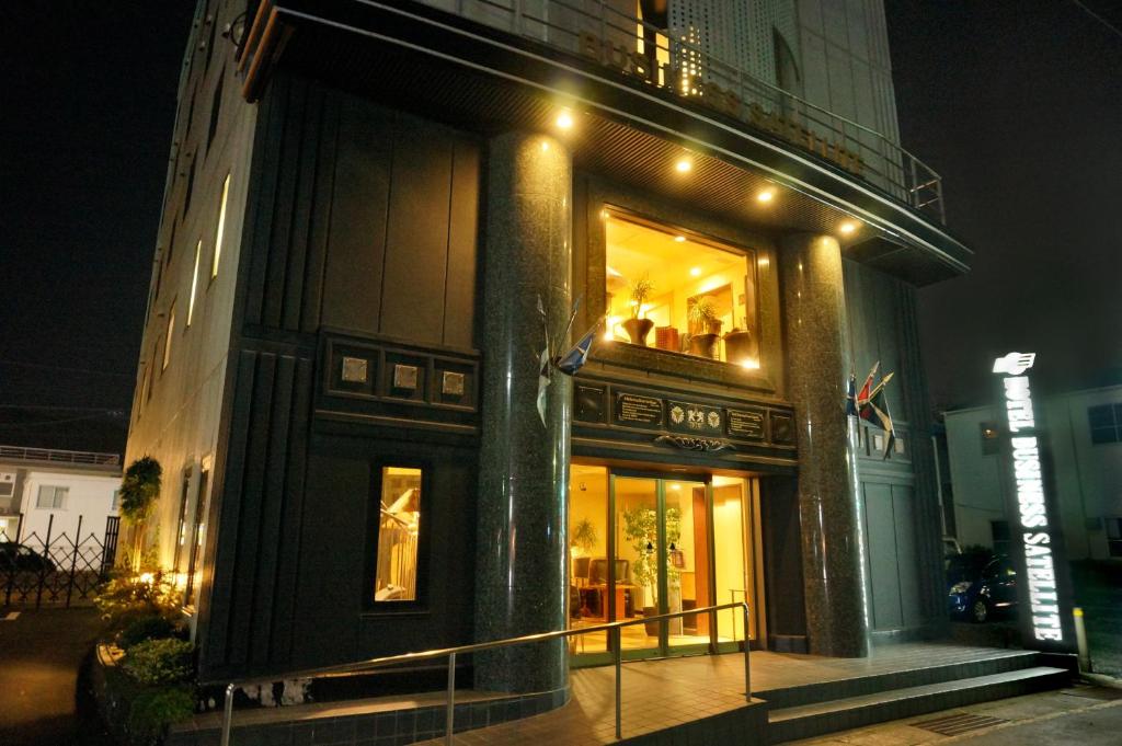 Hotel Satellite Review
