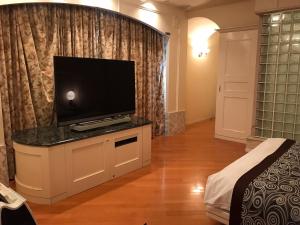 Huddle Acacia Espresso for Adults Only - Good To Know