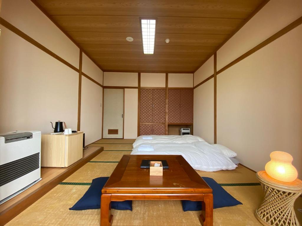 Lodge Mikasa Review