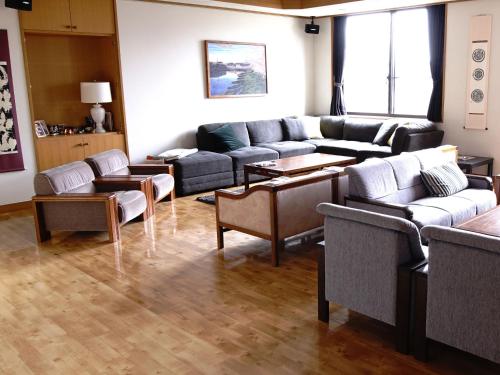 Refre Hotel - Guest Experience and Reviews