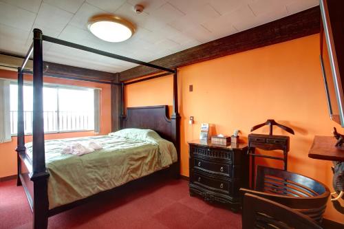 Royal Hotel - Amenities and Services