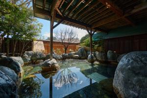 Royal Hotel Kawaguchiko - Hotel Location and Overview