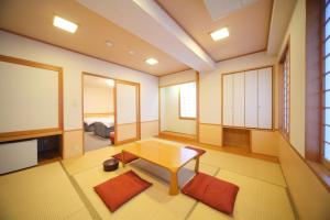 Shiga Lake Hotel - Room Features and Comfort
