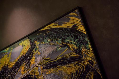 Tiara Brun - Location and Distance