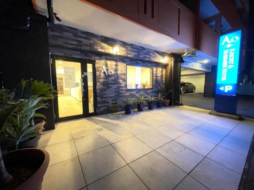 To the Hotel - Guest Experiences and Feedback