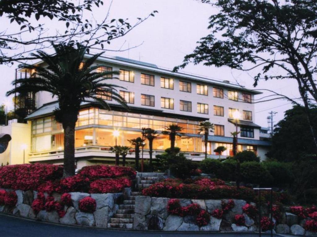 Tomoyama Kanko Hotel - Location and Accessibility