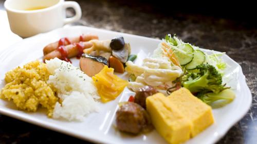 Toyoko Inn Shin-yokohama Ekimae Shinkan - Location and Landmarks