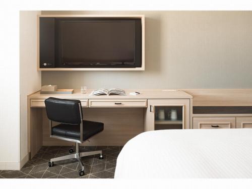 Vessel Inn Sakae Ekimae - Location and Accessibility