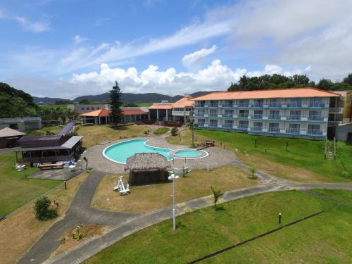 Coral Palms - Room Features and Comforts