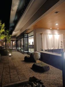 Gora Charyo - Dining and Meals