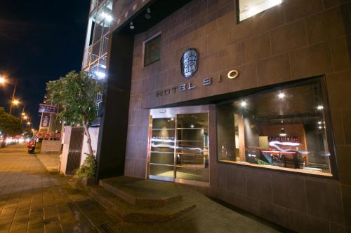 HOTEL 910 - Guest Ratings and Reviews