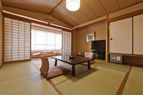 Hotel Fuji - Room Amenities and Features