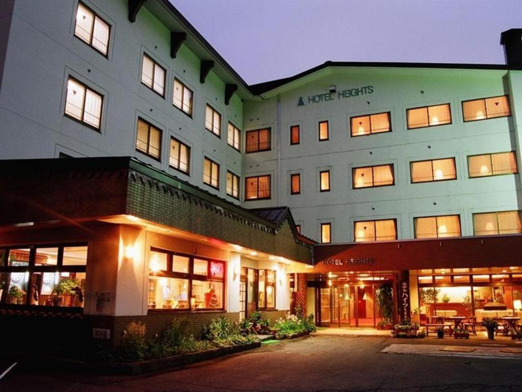 Hotel Heights - Dining and Amenities