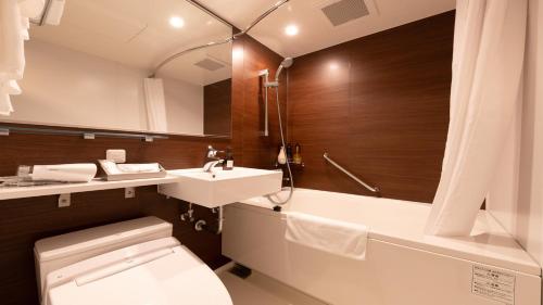 Kobe Hotel Juraku - Location and Accessibility