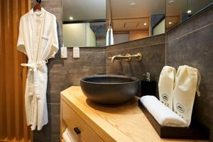Kumonoue Fuji Hotel Standard Room - No Mt Fuji View With Open-Air Bath - Dining and Amenities
