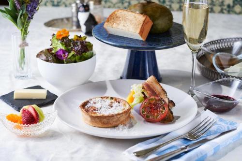 LONGINGHOUSE - Old Karuizawa, Suwanomori - Room Amenities and Accommodations