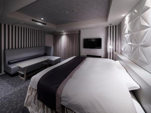 N Hotel - Room Types and Amenities