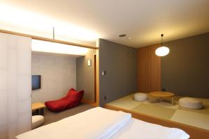 Neon Hotel - Hotel Overview and Location