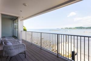 THE HARBOR TERRACE - Amenities and Services