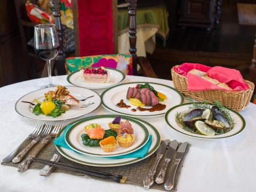 The Mirador - Amenities and Services