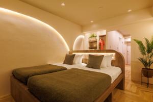 The Rugby Towel 1001 - Property Overview