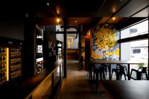 The Villa & Barrel Lounge - Exceptional Amenities and Facilities