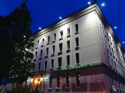 Van Cort Landt Hotel - Amenities and Facilities